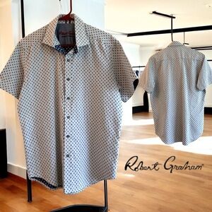 Robert Graham Men’s Tailored Fit Short Sleeve Scull Button Down-M